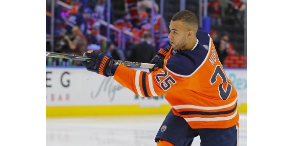 Sjuksköterska tecknar ett tvåårigt kontrakt med Oilers
